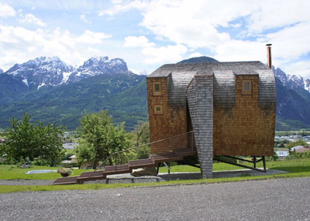 Ufogel-Holiday-House-by-Urlaubs-Architektur_dezeen_3 (1)