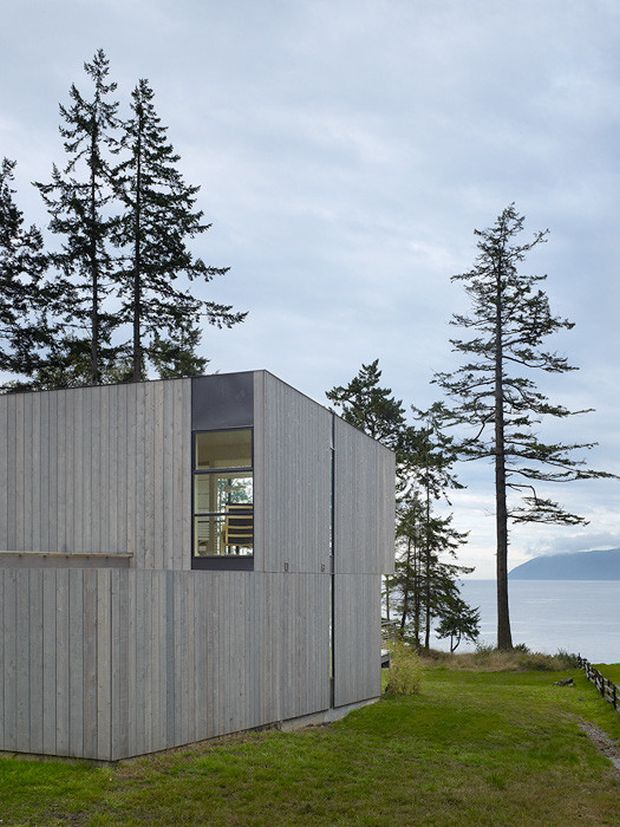 The Doe Bay Residence on Orcas Island, Washington. Designed by Heliotrope Architects. © Benjamin Benschneider All rights Reserved. Usage rights may be arranged by contacting Benjamin Benschneider Photography. Email: bbenschneider@comcast.net or phone 206-789-5973